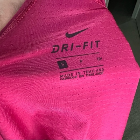 Nike Dry Fit Tank Hot Pink Maroon Work Out Gym Athlete HIIT Light Top - Picture 2 of 6